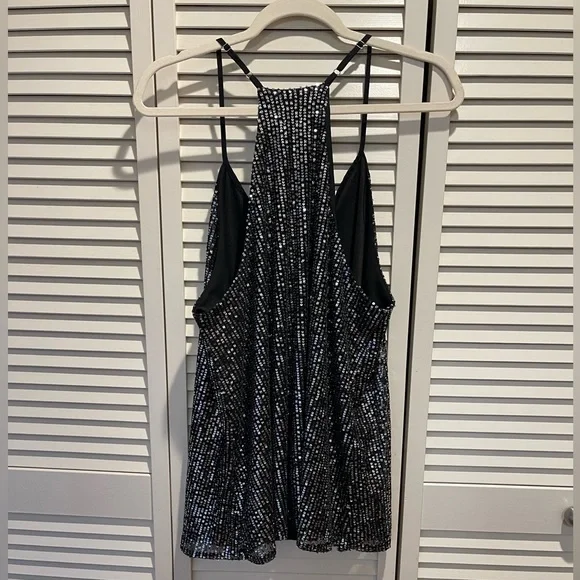 Shawhuwa Women's Fashion V Neck Sequin Strappy Flowy Tank - Picture 3 of 10